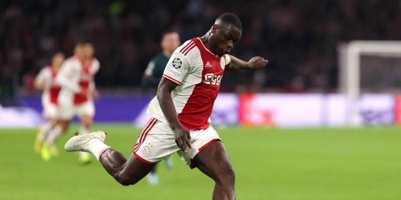 Brian Brobbey: Ngôi Sao Đột Phá Của Bóng Đá Châu Âu 2025 4 Brian Brobbey