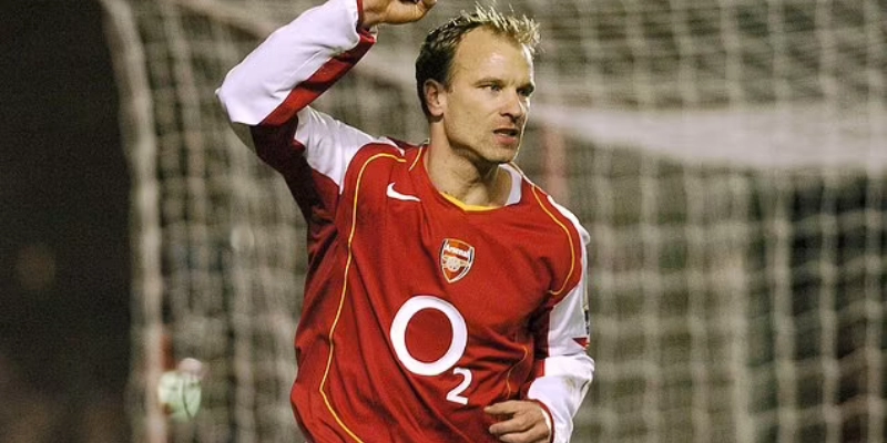 Dennis Bergkamp: Huyền Thoại Bóng Đá Hà Lan 4 Dennis Bergkamp 2